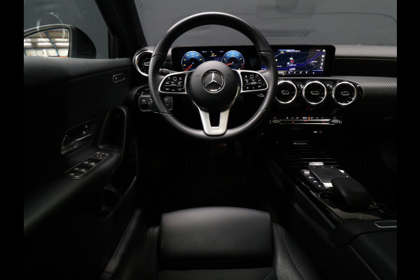 Mercedes-Benz A-Klasse 180 Business Solution AMG [SCHUIFKANTELDAK, CAMERA, STOELVERWARMING, BLUETOOTH, SCHAKELFLIPPERS, CRUISE, CLIMATE, NIEUWSTAAT]