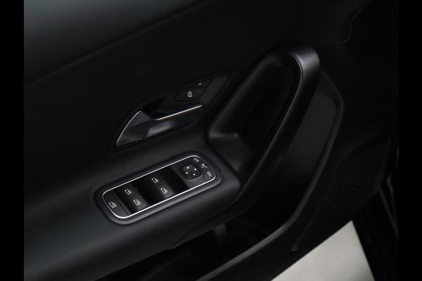 Mercedes-Benz A-Klasse 180 Business Solution AMG [SCHUIFKANTELDAK, CAMERA, STOELVERWARMING, BLUETOOTH, SCHAKELFLIPPERS, CRUISE, CLIMATE, NIEUWSTAAT]