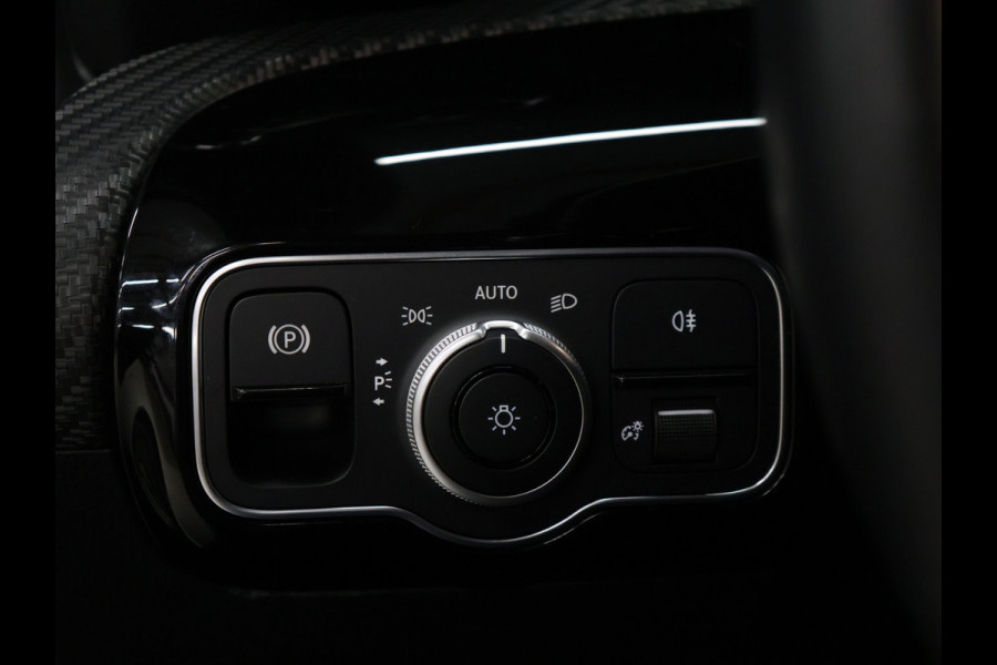 Mercedes-Benz A-Klasse 180 Business Solution AMG [SCHUIFKANTELDAK, CAMERA, STOELVERWARMING, BLUETOOTH, SCHAKELFLIPPERS, CRUISE, CLIMATE, NIEUWSTAAT]
