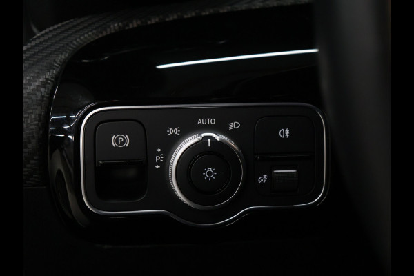 Mercedes-Benz A-Klasse 180 Business Solution AMG [SCHUIFKANTELDAK, CAMERA, STOELVERWARMING, BLUETOOTH, SCHAKELFLIPPERS, CRUISE, CLIMATE, NIEUWSTAAT]
