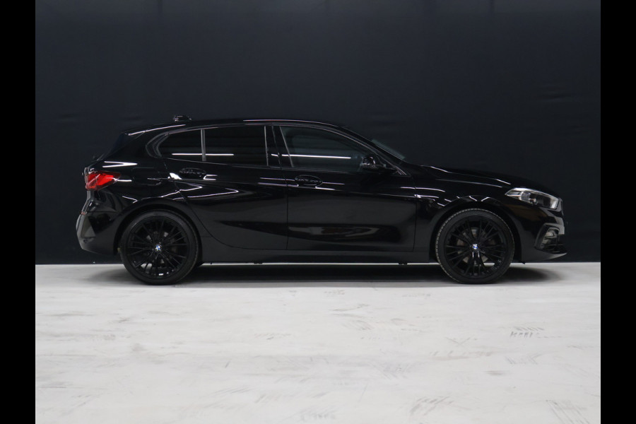 BMW 1-serie 118i Executive Edition [AFNEEMBARE TREKHAAK, APPLE CARPLAY, ANDROID, SPORTSTOELEN, PDC V+A, BMW LED, CRUISE, CLIMATE, NIEUWSTAAT]