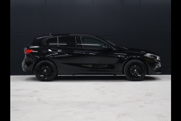 BMW 1-serie 118i Executive Edition [AFNEEMBARE TREKHAAK, APPLE CARPLAY, ANDROID, SPORTSTOELEN, PDC V+A, BMW LED, CRUISE, CLIMATE, NIEUWSTAAT]