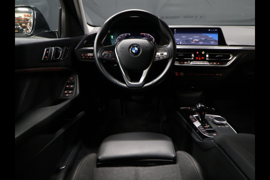BMW 1-serie 118i Executive Edition [AFNEEMBARE TREKHAAK, APPLE CARPLAY, ANDROID, SPORTSTOELEN, PDC V+A, BMW LED, CRUISE, CLIMATE, NIEUWSTAAT]