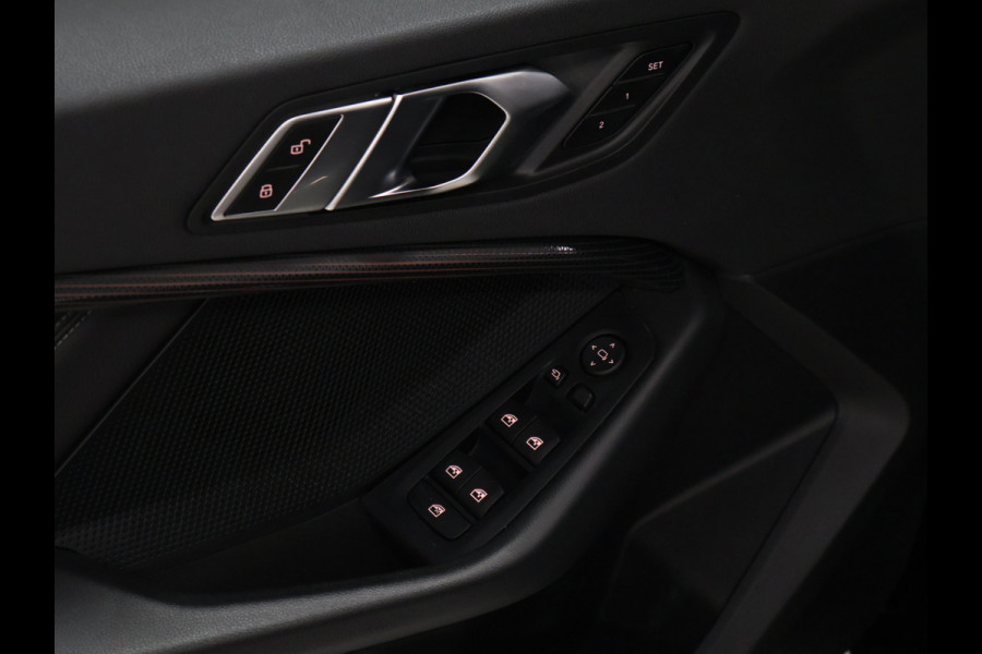 BMW 1-serie 118i Executive Edition [AFNEEMBARE TREKHAAK, APPLE CARPLAY, ANDROID, SPORTSTOELEN, PDC V+A, BMW LED, CRUISE, CLIMATE, NIEUWSTAAT]