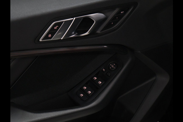 BMW 1-serie 118i Executive Edition [AFNEEMBARE TREKHAAK, APPLE CARPLAY, ANDROID, SPORTSTOELEN, PDC V+A, BMW LED, CRUISE, CLIMATE, NIEUWSTAAT]