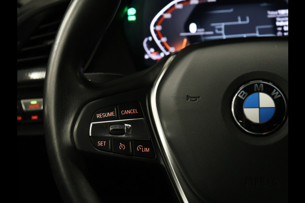 BMW 1-serie 118i Executive Edition [AFNEEMBARE TREKHAAK, APPLE CARPLAY, ANDROID, SPORTSTOELEN, PDC V+A, BMW LED, CRUISE, CLIMATE, NIEUWSTAAT]