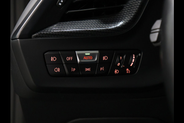 BMW 1-serie 118i Executive Edition [AFNEEMBARE TREKHAAK, APPLE CARPLAY, ANDROID, SPORTSTOELEN, PDC V+A, BMW LED, CRUISE, CLIMATE, NIEUWSTAAT]