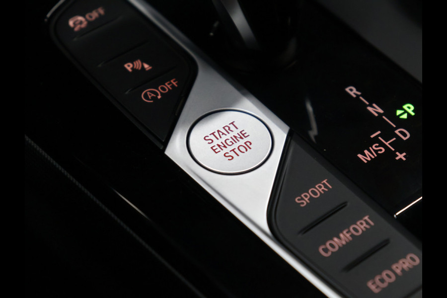 BMW 1-serie 118i Executive Edition [AFNEEMBARE TREKHAAK, APPLE CARPLAY, ANDROID, SPORTSTOELEN, PDC V+A, BMW LED, CRUISE, CLIMATE, NIEUWSTAAT]