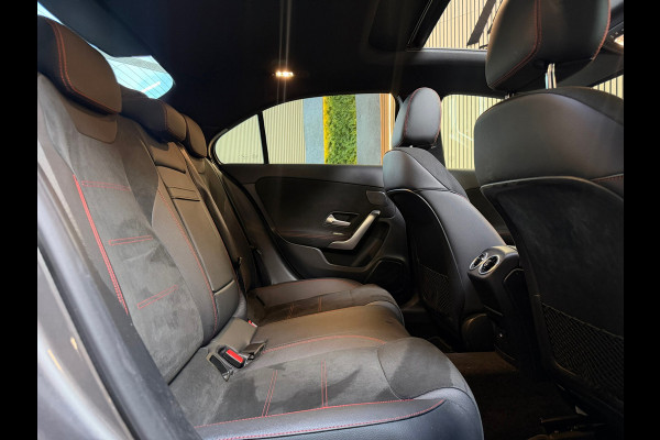 Mercedes-Benz A-Klasse 250 e Business Line BTW|AMG|PANO|HuD|360CAM|MEMORY|KEYLESS|SFEERVERLICHT|FACELIFT|NIGHTPAKKET|218PK|BOMVOL!