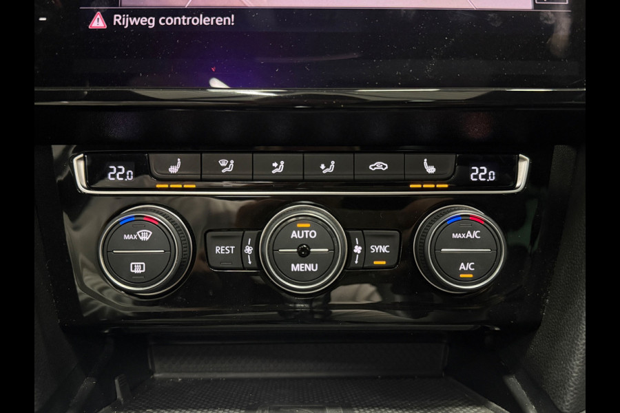 Volkswagen Passat Variant GTE 218pk DSG | Pano | Trekhaak | IQ Light | ACC | HUD | Nappa Leder | Massage | Camera