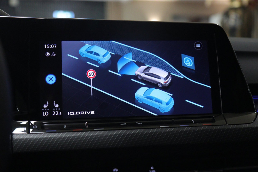 Volkswagen Golf 1.5 eTSI R-Line PANO/CAM/CARPLAY/KEYLES/IQ/ACC/VOL