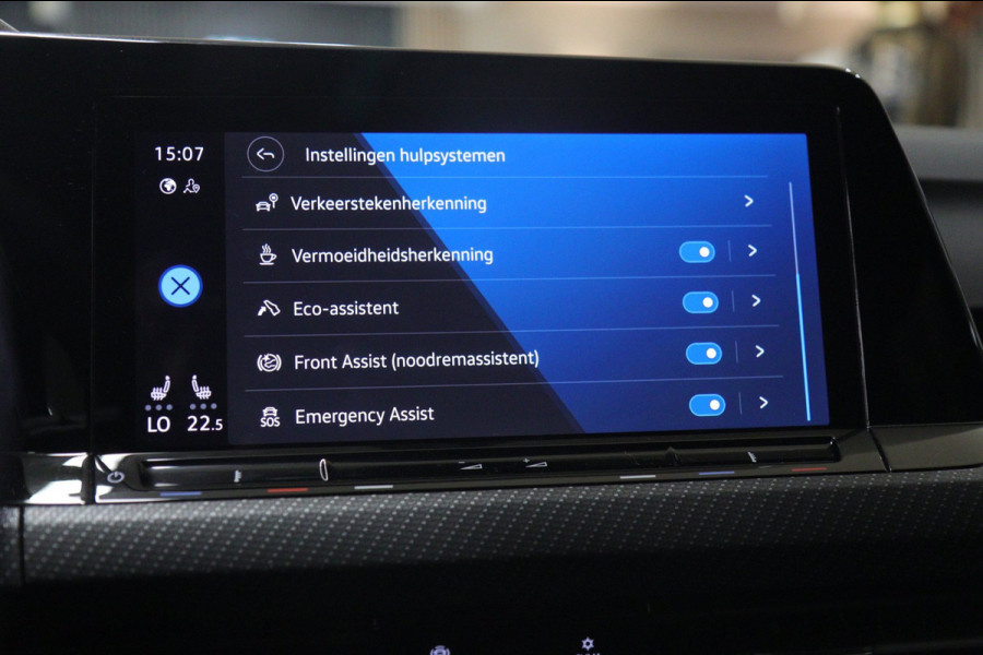 Volkswagen Golf 1.5 eTSI R-Line PANO/CAM/CARPLAY/KEYLES/IQ/ACC/VOL