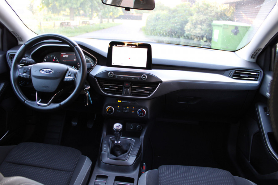 Ford FOCUS Wagon 1.0 EcoBoost Edition Business NAVI AIRCO PDC TREKHAAK 158000KM!!!