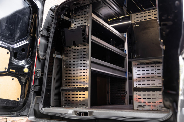 Ford Transit Connect 1.0 Ecoboost L2 | 3-Zitter | Sortimo inrichting | Navigatie | Camera | CarPlay | Stoelverwarming | Airco | MF Stuur | Dealer onderhouden | Nieuwe APK