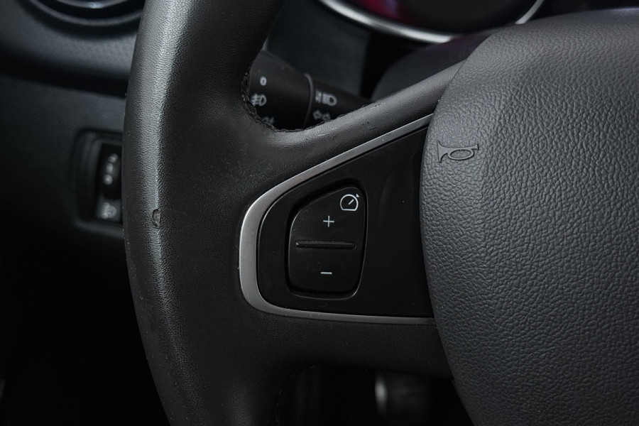 Renault Clio 0.9 TCe Limited (NAVIGATIE, CRUISE CONTROL, PARKEERSENSOREN)