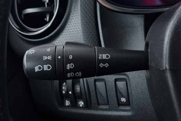 Renault Clio 0.9 TCe Limited (NAVIGATIE, CRUISE CONTROL, PARKEERSENSOREN)
