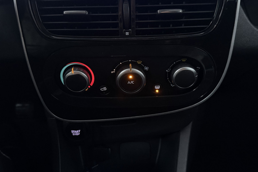 Renault Clio 0.9 TCe Limited (NAVIGATIE, CRUISE CONTROL, PARKEERSENSOREN)