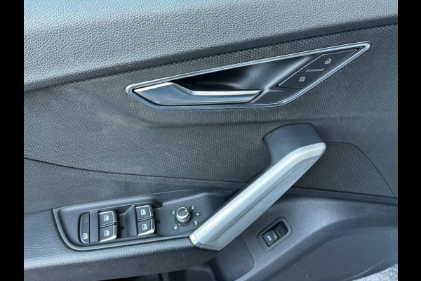 Audi Q2 35 TFSI S-Line Leer Navi Camera Carplay Pano
