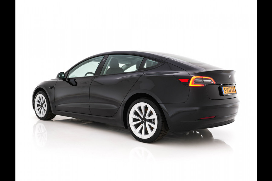 Tesla Model 3 Standard RWD Plus 60 kWh [3-Fase-11kW] {SoH-90%} (INCL-BTW) Aut. *PANO | AUTOPILOT | LEATHER | KEYLESS | FULL-LED | MEMORY-PACK | TOPVIEW | DAB | CARPLAY | DIGI-COCKPIT | LANE-ASSIST | HEATED- COMFORTSEATS | 19"ALU*