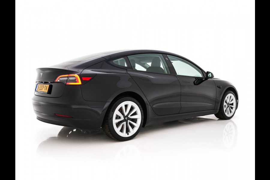 Tesla Model 3 Standard RWD Plus 60 kWh [3-Fase-11kW] {SoH-90%} (INCL-BTW) Aut. *PANO | AUTOPILOT | LEATHER | KEYLESS | FULL-LED | MEMORY-PACK | TOPVIEW | DAB | CARPLAY | DIGI-COCKPIT | LANE-ASSIST | HEATED- COMFORTSEATS | 19"ALU*