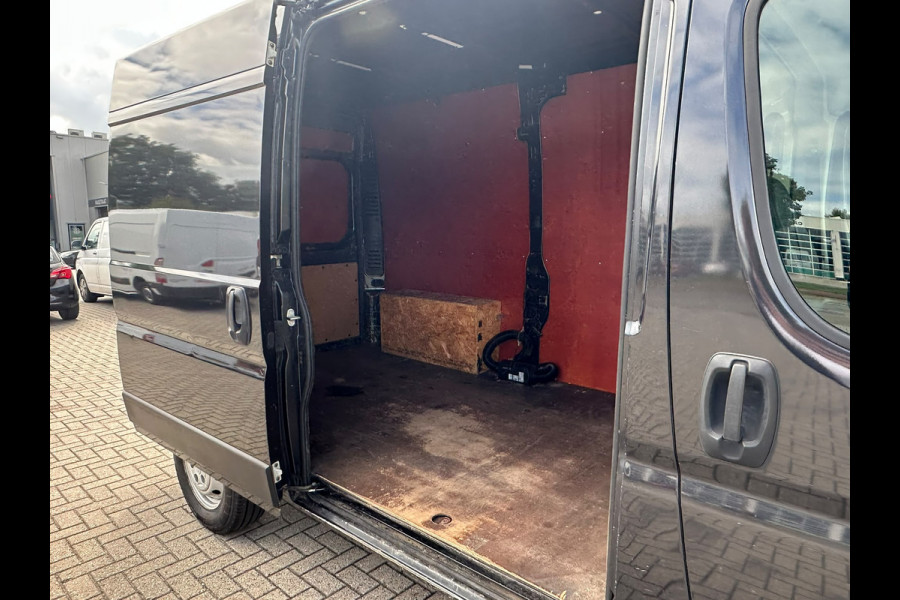 Fiat Ducato 35 2.3 MultiJet L2H2 > 177pk/Trekhaak/Cruise control/navigatie...