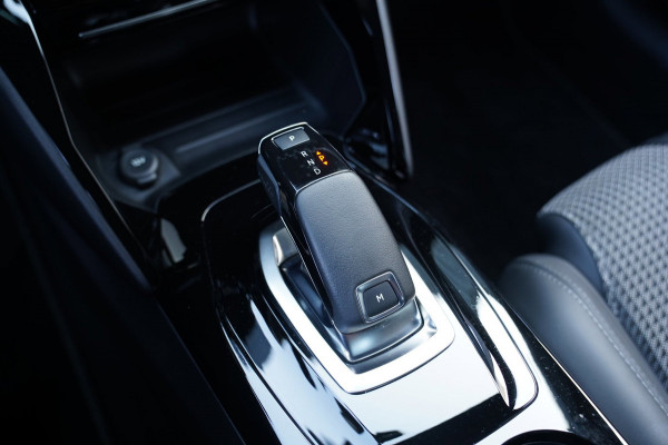 Peugeot 208 1.2 PureTech GT Pack | Prijs rijklaar incl. 12 mnd garantie | Camera Navi Bluetooth Pdc Lmv