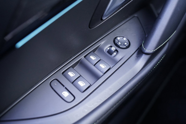 Peugeot 208 1.2 PureTech GT Pack | Prijs rijklaar incl. 12 mnd garantie | Camera Navi Bluetooth Pdc Lmv