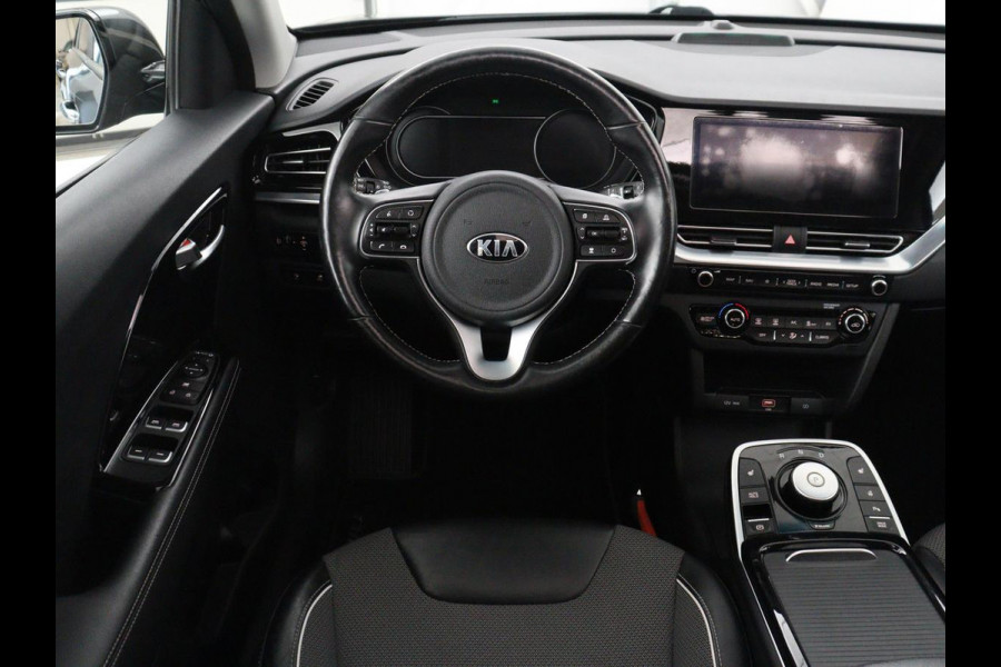 Kia e-Niro DynamicPlusLine 64 kWh | SOH 95,3% | Panoramadak | Half leder | Stuur/stoel verwarming | Adaptive cruise | Lane assist | Climate control | Carplay | Camera | Park assist | Full LED