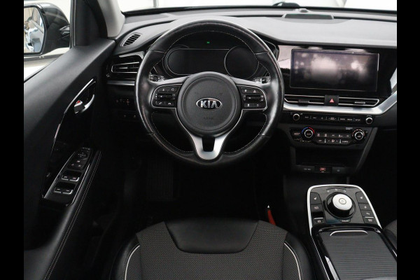 Kia e-Niro DynamicPlusLine 64 kWh | SOH 95,3% | Panoramadak | Half leder | Stuur/stoel verwarming | Adaptive cruise | Lane assist | Climate control | Carplay | Camera | Park assist | Full LED