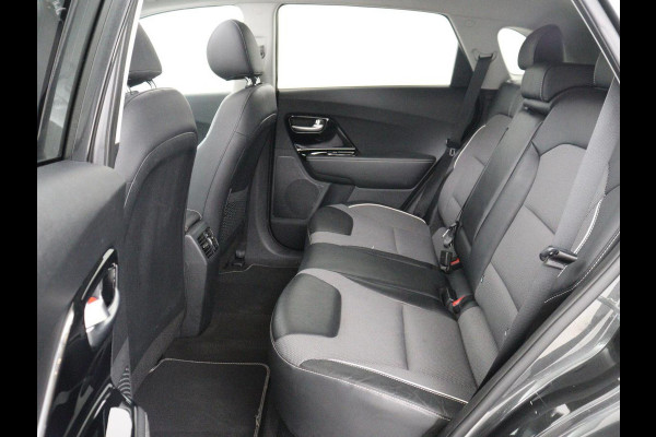 Kia e-Niro DynamicPlusLine 64 kWh | SOH 95,3% | Panoramadak | Half leder | Stuur/stoel verwarming | Adaptive cruise | Lane assist | Climate control | Carplay | Camera | Park assist | Full LED