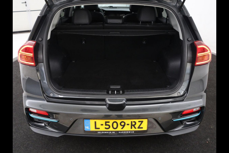 Kia e-Niro DynamicPlusLine 64 kWh | SOH 95,3% | Panoramadak | Half leder | Stuur/stoel verwarming | Adaptive cruise | Lane assist | Climate control | Carplay | Camera | Park assist | Full LED