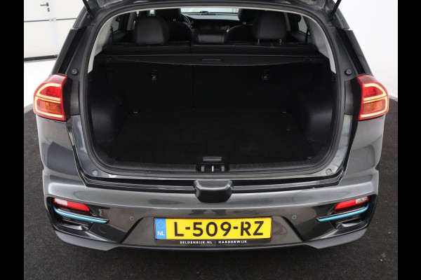 Kia e-Niro DynamicPlusLine 64 kWh | SOH 95,3% | Panoramadak | Half leder | Stuur/stoel verwarming | Adaptive cruise | Lane assist | Climate control | Carplay | Camera | Park assist | Full LED