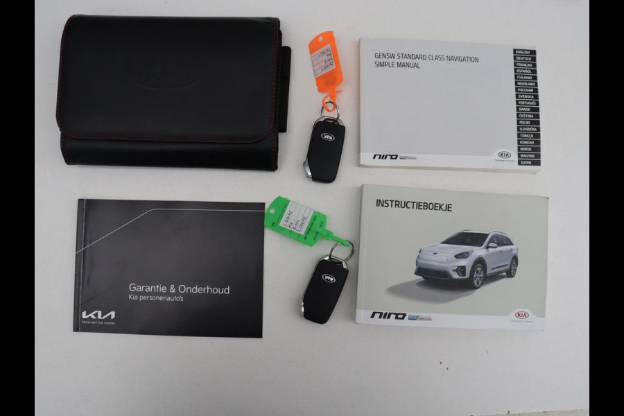 Kia e-Niro DynamicPlusLine 64 kWh | SOH 95,3% | Panoramadak | Half leder | Stuur/stoel verwarming | Adaptive cruise | Lane assist | Climate control | Carplay | Camera | Park assist | Full LED