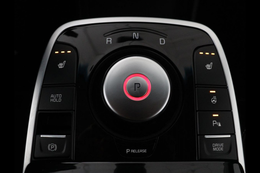 Kia e-Niro DynamicPlusLine 64 kWh | SOH 95,3% | Panoramadak | Half leder | Stuur/stoel verwarming | Adaptive cruise | Lane assist | Climate control | Carplay | Camera | Park assist | Full LED