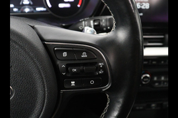 Kia e-Niro DynamicPlusLine 64 kWh | SOH 95,3% | Panoramadak | Half leder | Stuur/stoel verwarming | Adaptive cruise | Lane assist | Climate control | Carplay | Camera | Park assist | Full LED