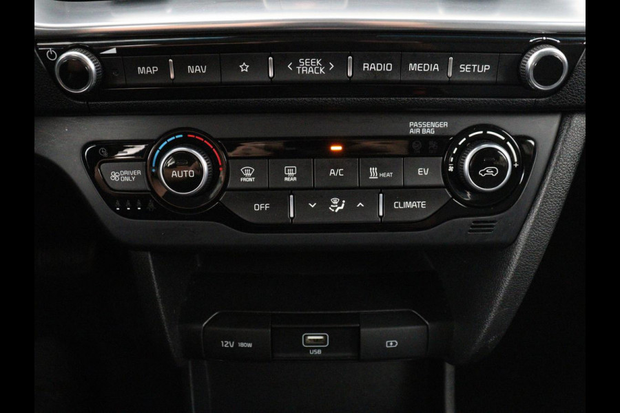 Kia e-Niro DynamicPlusLine 64 kWh | SOH 95,3% | Panoramadak | Half leder | Stuur/stoel verwarming | Adaptive cruise | Lane assist | Climate control | Carplay | Camera | Park assist | Full LED