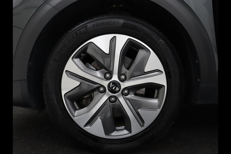 Kia e-Niro DynamicPlusLine 64 kWh | SOH 95,3% | Panoramadak | Half leder | Stuur/stoel verwarming | Adaptive cruise | Lane assist | Climate control | Carplay | Camera | Park assist | Full LED