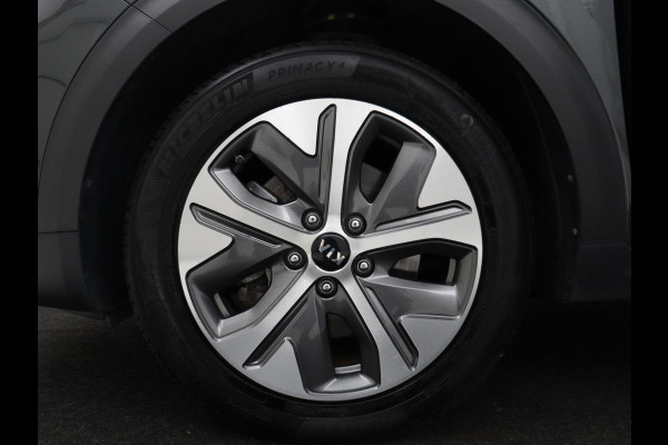 Kia e-Niro DynamicPlusLine 64 kWh | SOH 95,3% | Panoramadak | Half leder | Stuur/stoel verwarming | Adaptive cruise | Lane assist | Climate control | Carplay | Camera | Park assist | Full LED