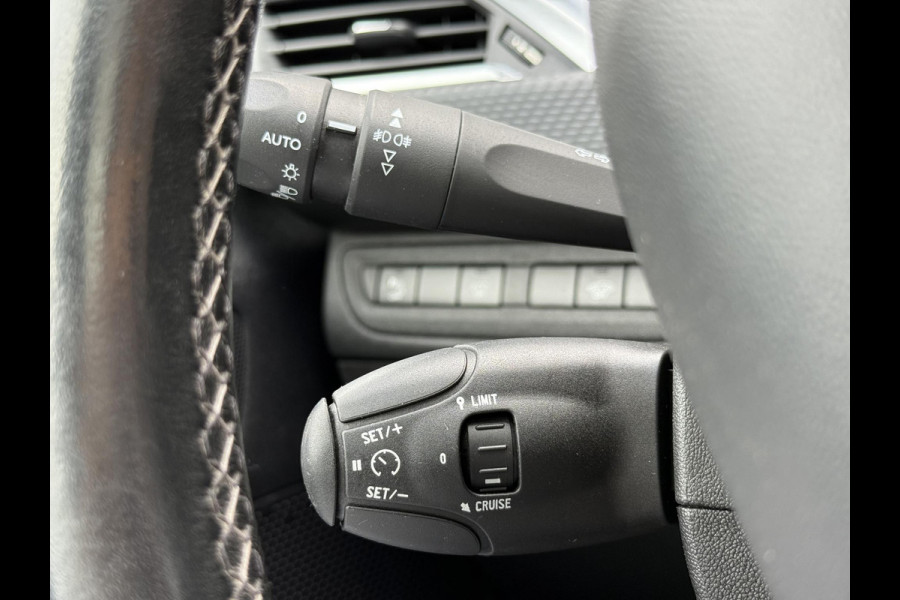 Peugeot 2008 1.2 PureTech Allure 2e Eigenaar|Navi|Pano|Carplay|Clima|Cruise|PDC|Dealer Onderhouden|APK tot 02-2027