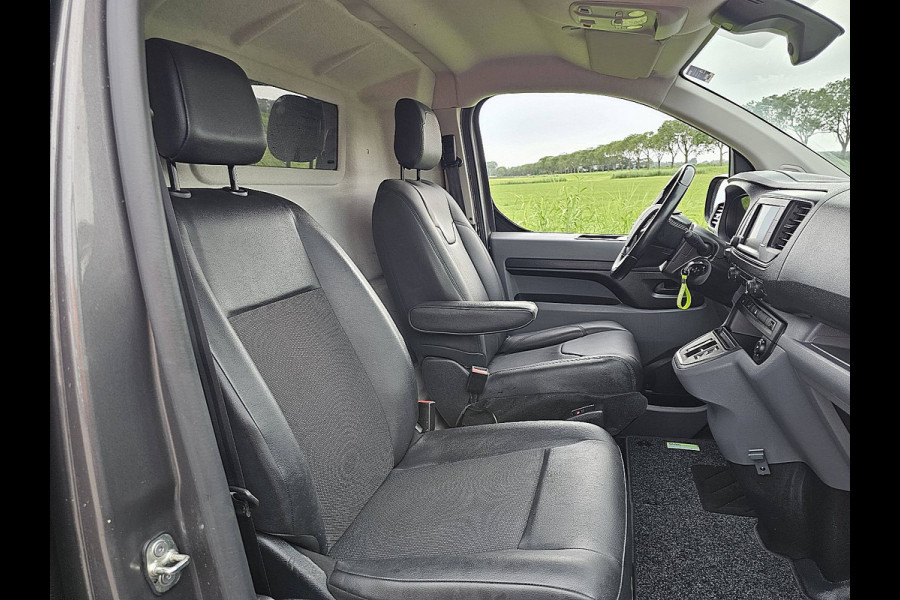 Peugeot e-Expert Standard Premium 75 kWh L2, 330Km WLTP, Snelladen, Cruise control, Airco, Pdc, Carplay, Camera, 1e Eigenaar, Oh-Historie