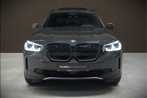 BMW iX3 High Executive 80 kWh | Panoramadak | Harman Kardon | Stoelverwarming | Adaptive Cruise Control | Head-Up Display | Memory Seat | 360 Camera | Ambiance Verlichting | Adaptief Onderstel | Adaptive LED | Trekhaak |