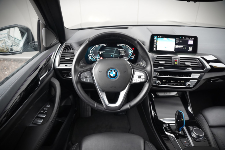 BMW iX3 High Executive 80 kWh | Panoramadak | Harman Kardon | Stoelverwarming | Adaptive Cruise Control | Head-Up Display | Memory Seat | 360 Camera | Ambiance Verlichting | Adaptief Onderstel | Adaptive LED | Trekhaak |