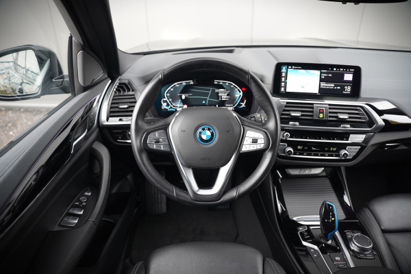 BMW iX3 High Executive 80 kWh | Panoramadak | Harman Kardon | Stoelverwarming | Adaptive Cruise Control | Head-Up Display | Memory Seat | 360 Camera | Ambiance Verlichting | Adaptief Onderstel | Adaptive LED | Trekhaak |