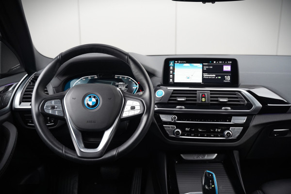 BMW iX3 High Executive 80 kWh | Panoramadak | Harman Kardon | Stoelverwarming | Adaptive Cruise Control | Head-Up Display | Memory Seat | 360 Camera | Ambiance Verlichting | Adaptief Onderstel | Adaptive LED | Trekhaak |