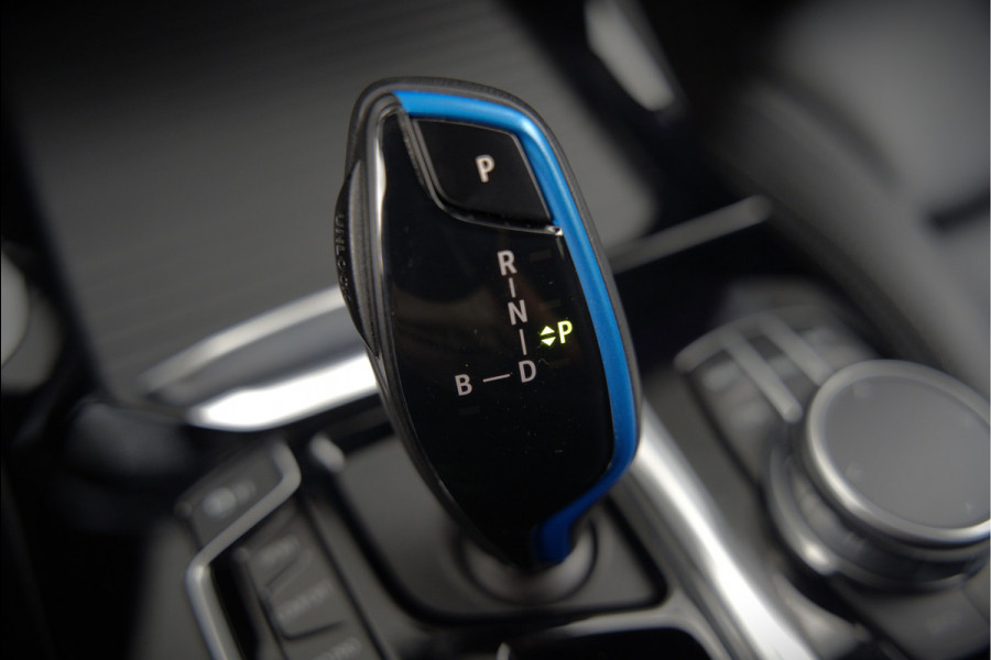 BMW iX3 High Executive 80 kWh | Panoramadak | Harman Kardon | Stoelverwarming | Adaptive Cruise Control | Head-Up Display | Memory Seat | 360 Camera | Ambiance Verlichting | Adaptief Onderstel | Adaptive LED | Trekhaak |