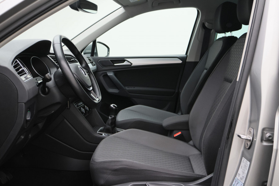Volkswagen Tiguan 1.5 TSI Comfortline Navigatie, ACC, Apple CarPlay, Climate-/Cruise Control, PDC, 17"
