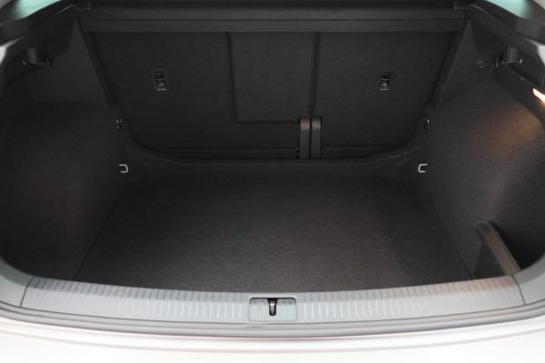 Volkswagen Tiguan 1.5 TSI Comfortline Navigatie, ACC, Apple CarPlay, Climate-/Cruise Control, PDC, 17"
