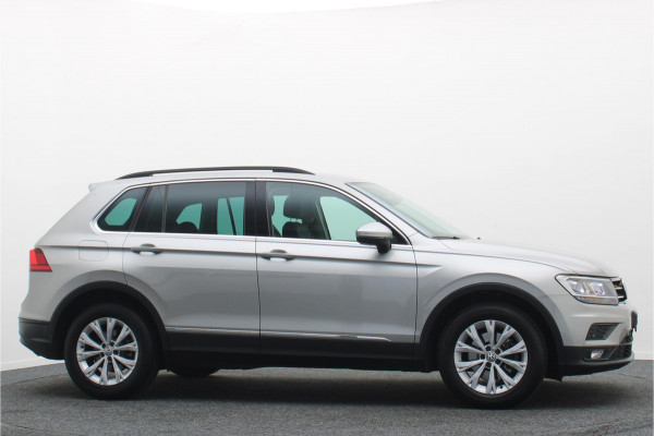 Volkswagen Tiguan 1.5 TSI Comfortline Navigatie, ACC, Apple CarPlay, Climate-/Cruise Control, PDC, 17"