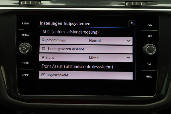Volkswagen Tiguan 1.5 TSI Comfortline Navigatie, ACC, Apple CarPlay, Climate-/Cruise Control, PDC, 17"