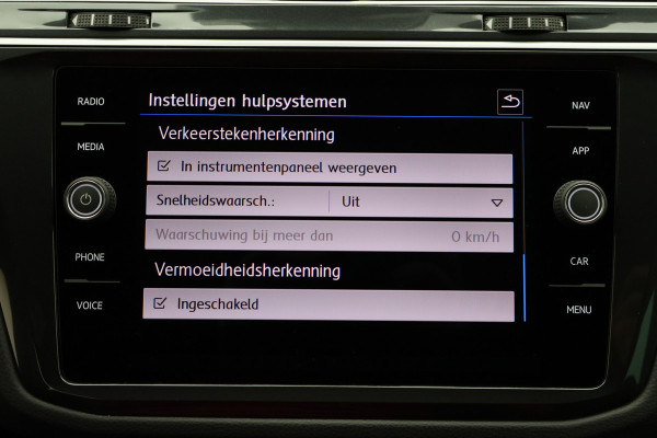 Volkswagen Tiguan 1.5 TSI Comfortline Navigatie, ACC, Apple CarPlay, Climate-/Cruise Control, PDC, 17"